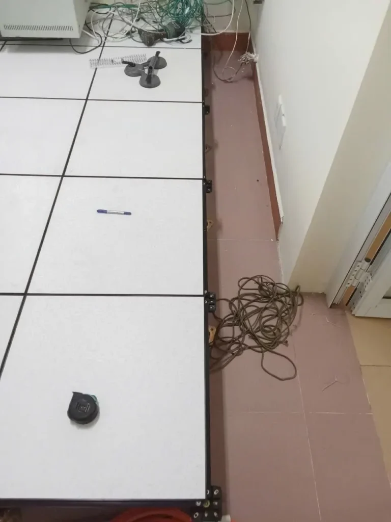 Khi Nào Cần Thuê Thợ Chuyên Nghiệp Lắp Vách Ngăn Compact, MFC Tại Đà Nẵng